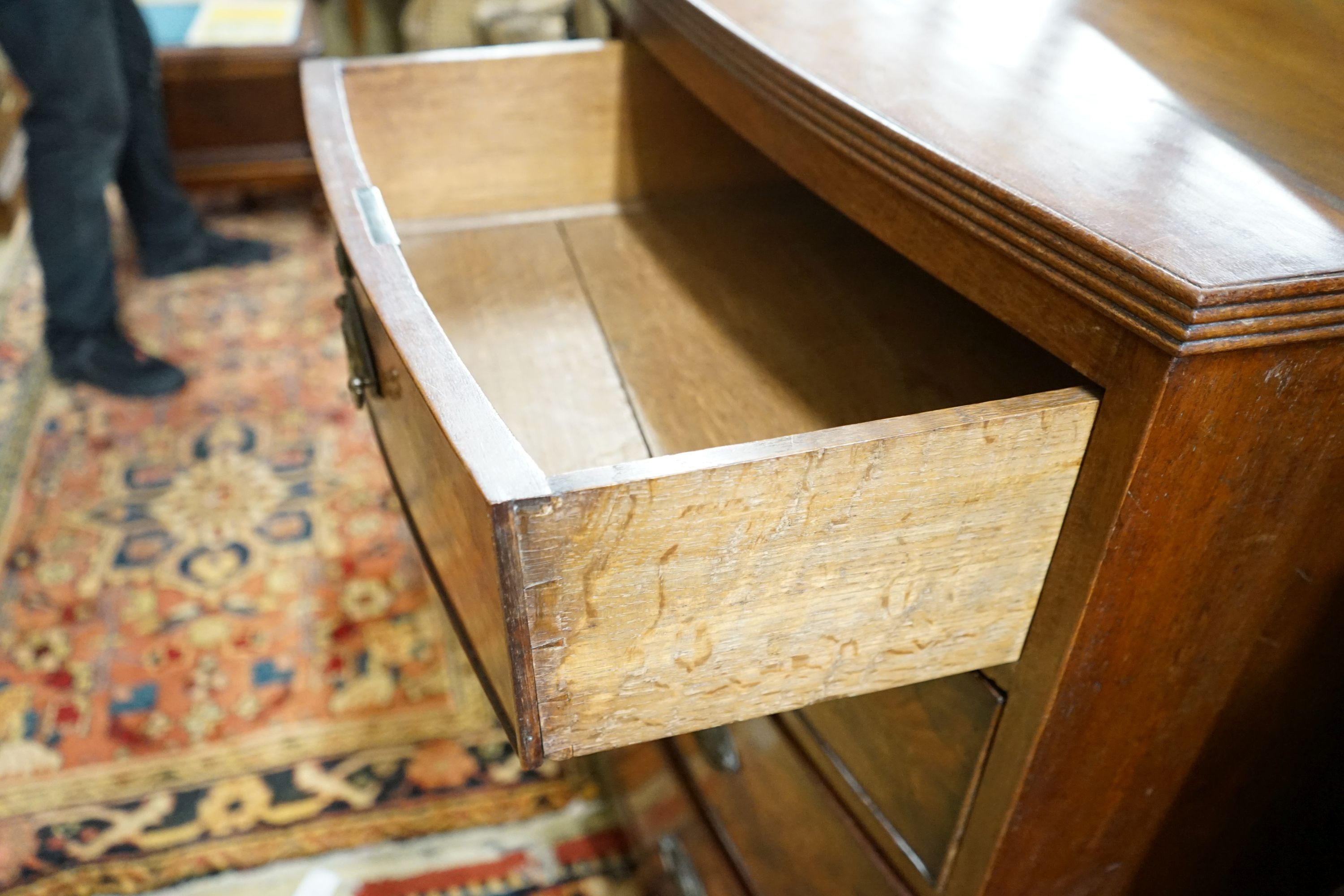 A Regency mahogany bow front chest of drawers, width 106cm, depth 59cm, height 107cm